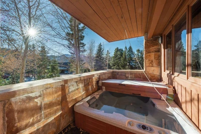 Private Hot Tub on Private Deck!