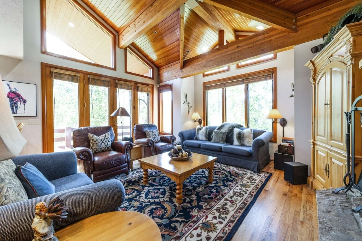 Enjoy the warmth of the sun in this bright living room with plenty of comfortable seating for everyone while taking in the stunning views of Deer Vall