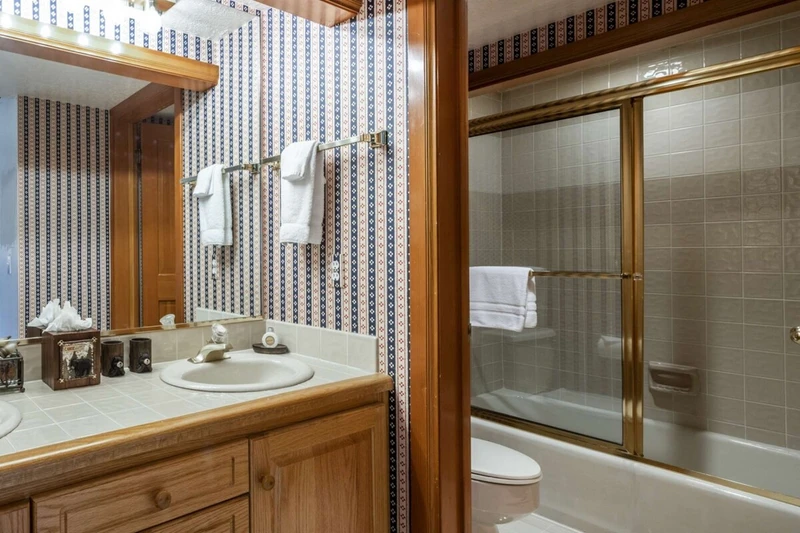 Guest En Suite Bathroom Offers Twin Vanities, Separate Toilet/Bath/Shower Area
