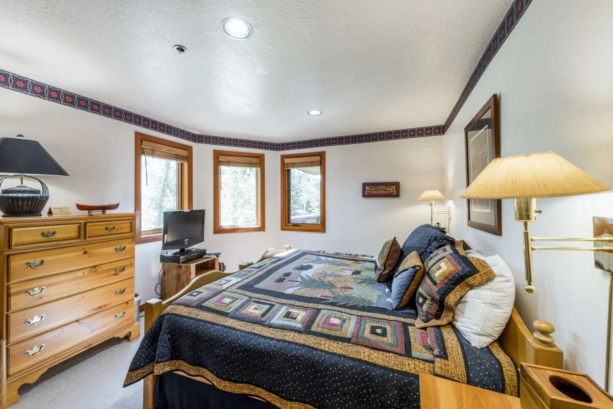 Comfortable Lower Level Guest Suite Offers Lots of Natural Light, King Bed, HDTV, En Suite Bathroom