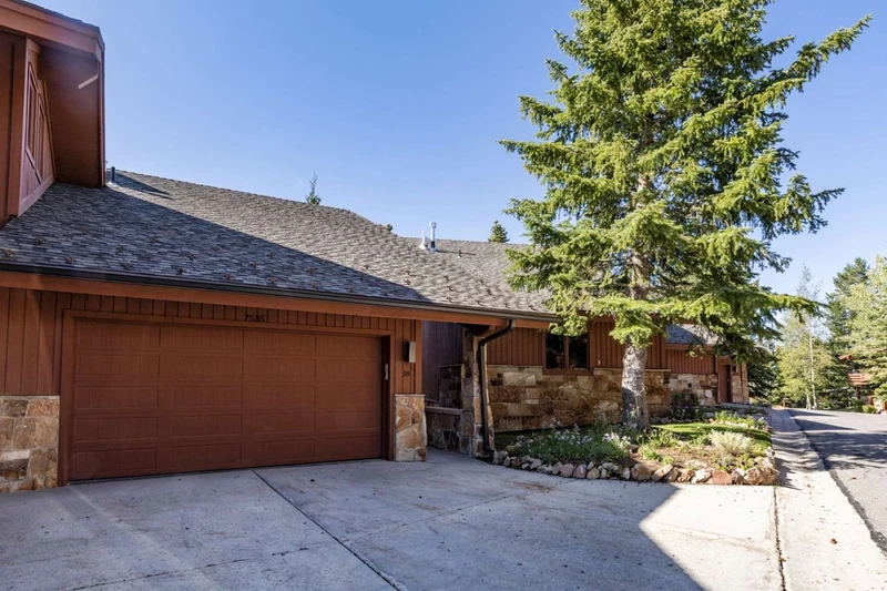 Secure 2 Car Garage