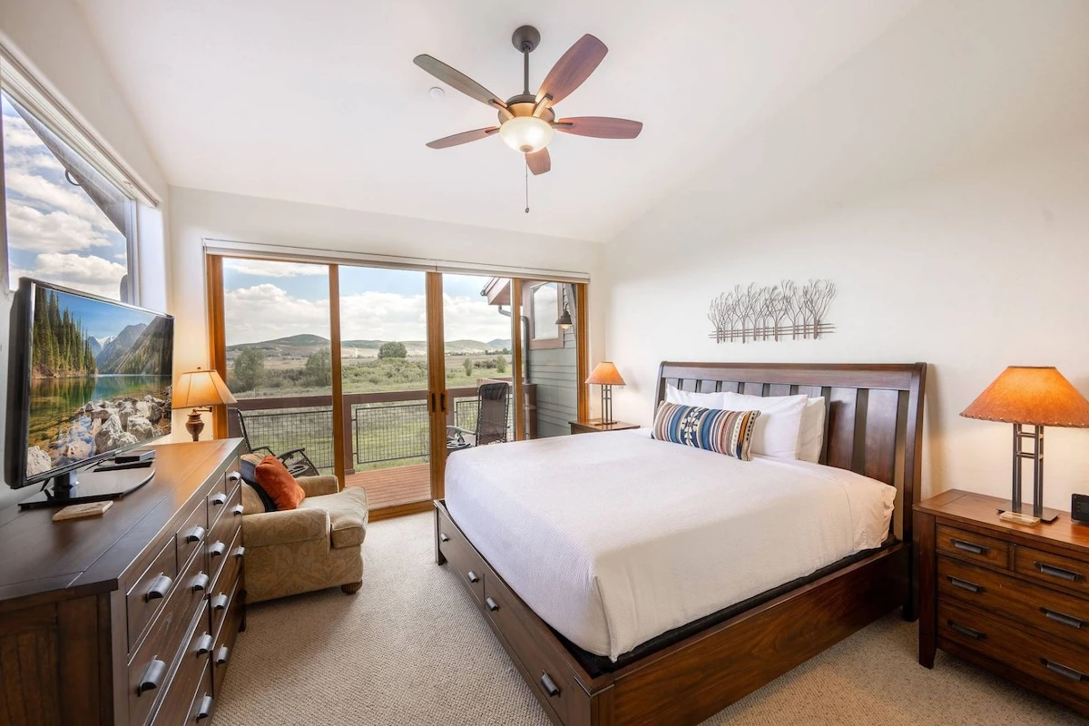 Discover your vacation oasis-breathing in fresh air and appreciating the breathtaking views the primary suite is the perfect place to unwind! King bed