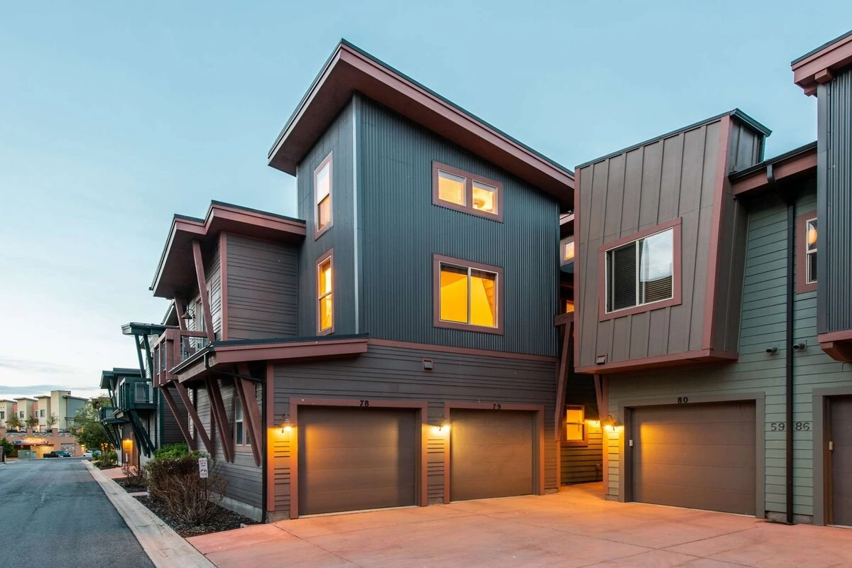 Newpark #79 w Private 1 Car Garage, Additional Guest Parking Available In Marked Spots