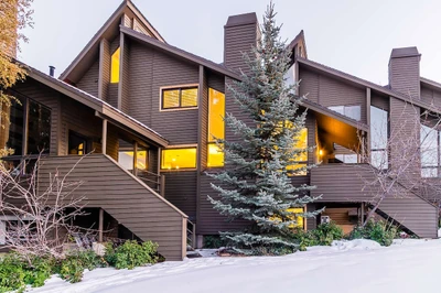 Bright & Spacious High End, Luxury Townhome - ALL NEW December 2019!
