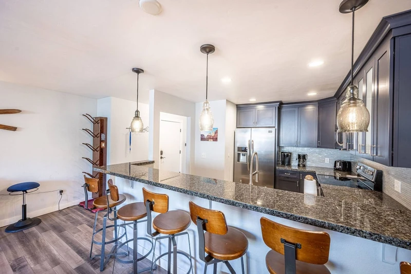 The breakfast bar offers a high top dining experience for up to 6 guests - perfect for a quick bite before hitting the slopes!
