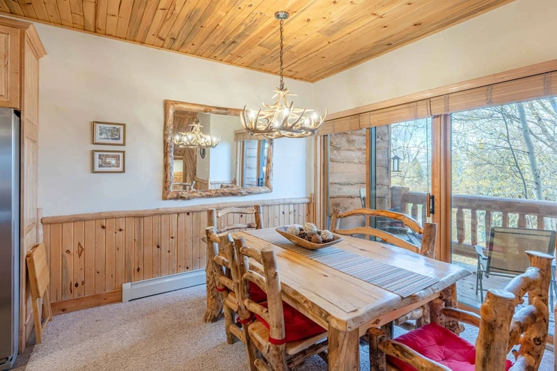 Our comfortable dining room offers plenty of seating and gorgeous mountain views. There is seating for 6-7 at the table and additional seating at the