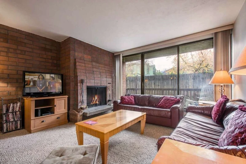Bright & Cheerful Family Room with Leather Sofas, Floor to ceiling windows, 50 inch HDTV,  Free WiFi, Private Balcony