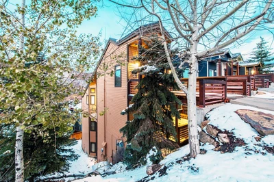 Old Town Vacation Rental with 5 Bedrooms, Private Hot Tub & Garage