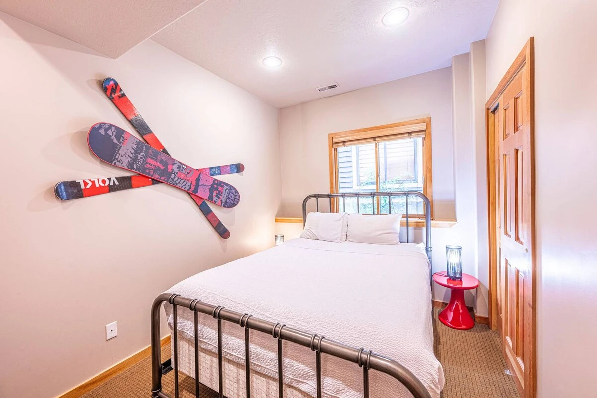 Guest Suite with Queen Bed