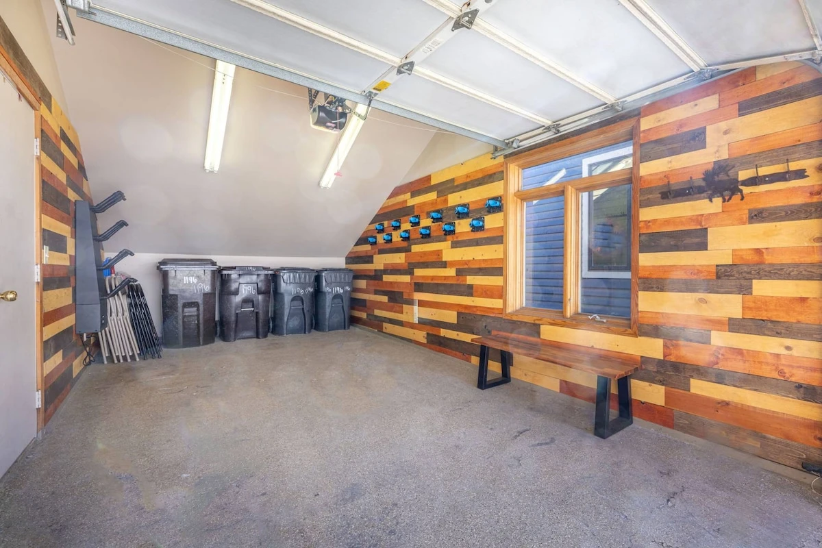 Newly added ski locker in private garage. With boot warmers!