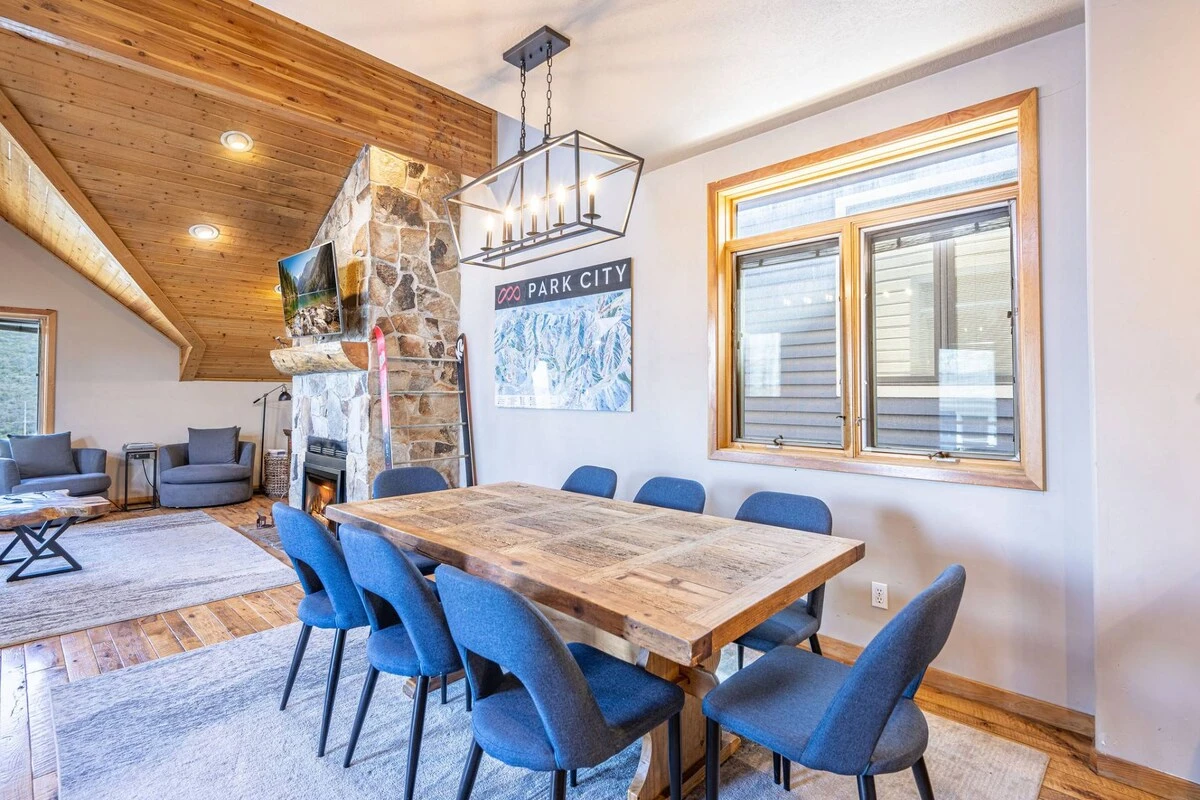 Formal Dining Area Seating for 8, Additional Seating for 4 @ Breakfast Bar