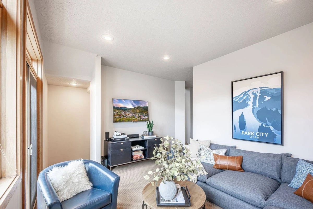 Additional living area providing separation and flexibility - Includes Gaming Console & Smart TV - Perfect for Families!