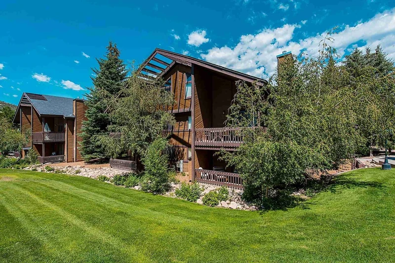 After a day on the slopes, relax in the sauna, lounge on your own private balcony, or take a dip in one of the heated outdoor pools.
