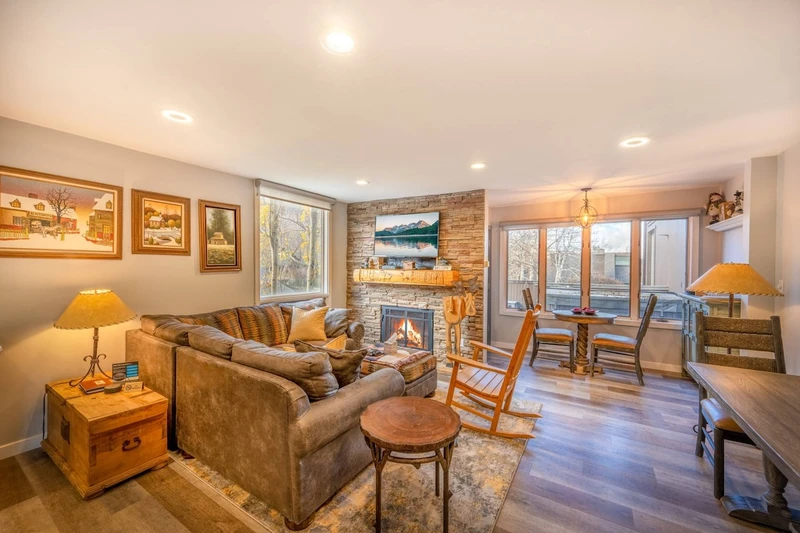 Our fully updated warm and inviting mountain condo has an open floor plan, and a private Jacuzzi hot tub on the secluded deck. New hardwood flooring,