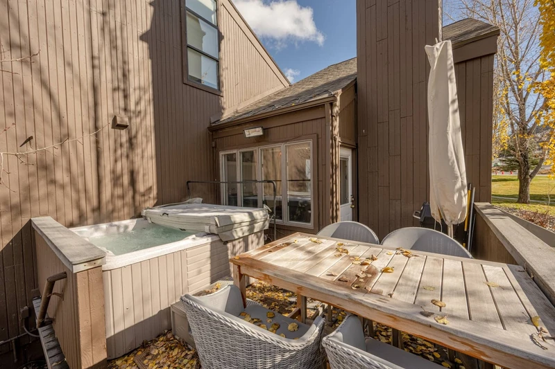 Relax in the private hot tub which is located on the back deck – you can enjoy the beautiful views of the Wasatch mountain range or the serene golf co