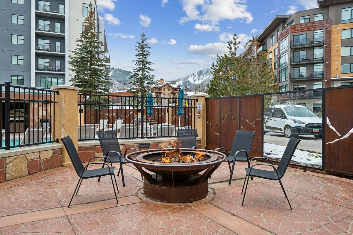 Community fire pit at Sundial Lodge, a relaxing après-ski gathering spot in Canyons Village, Park City.