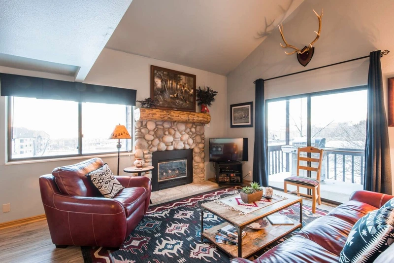 New furnishings and vaulted ceilings!