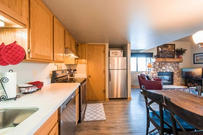 Bright & Spacious Fully Remodeled Top Floor Corner Unit