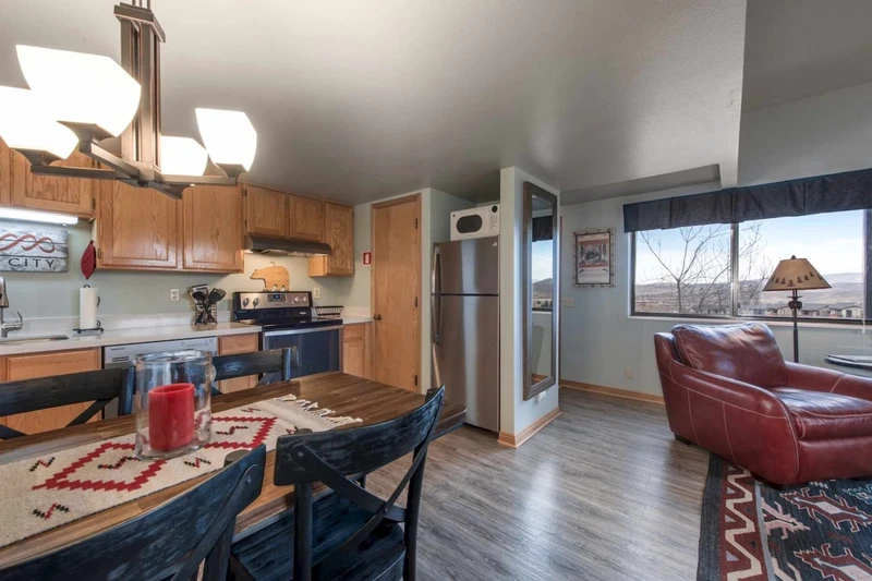 The classic mountain atmosphere has certainly remained with a unique river-rock fireplace, antler décor and other western features & finishings.