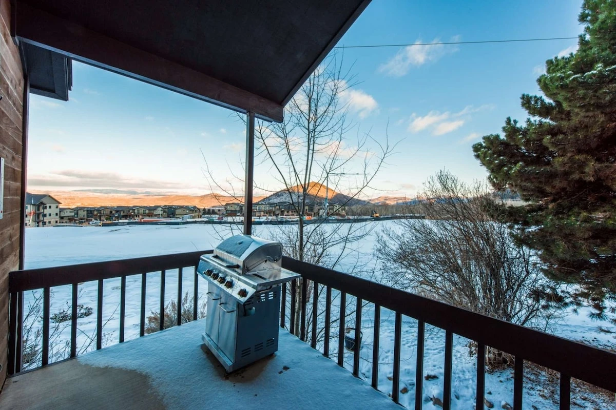 Private patio with gas grill (summer use)