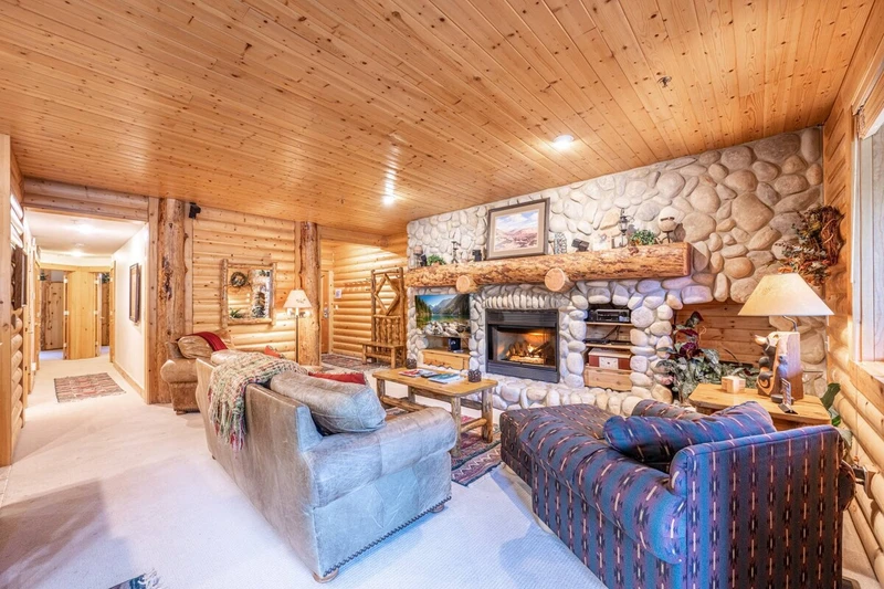 Silver Lake Modern Cabin w Open Floor Plan - Great For Families or 2 Couples! Leather Sofa is a Queen Sleeper, Private Hot Tub, Gas Fireplace, 2 King