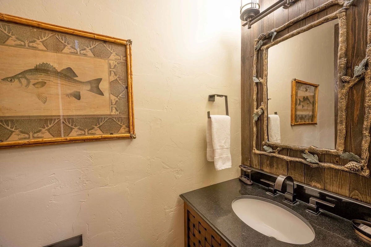 Warm and Classic Washbasin and Mirror