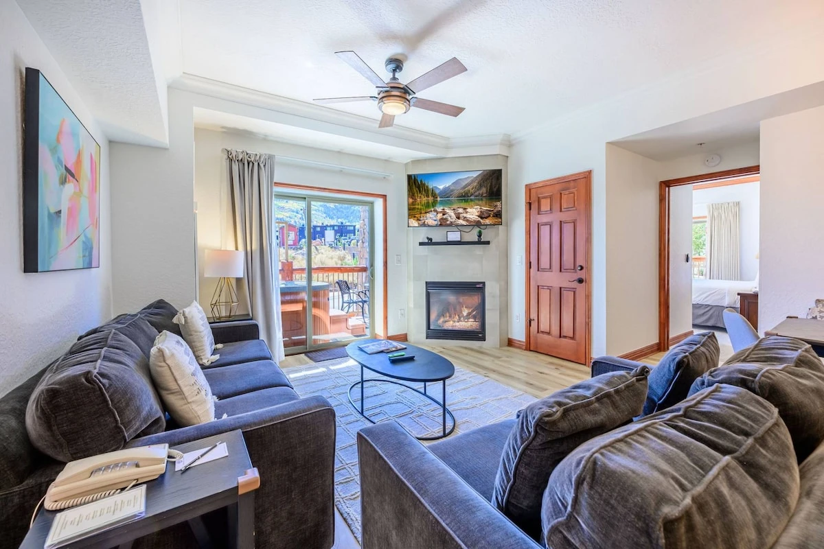 Ski-In / Ski-Out Westgate Park City Living Room with Fireplace & Private Hot Tub