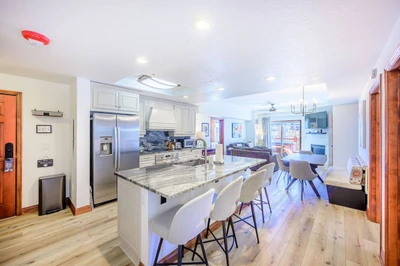 Spacious, fully equipped kitchen with breakfast bar and seating
