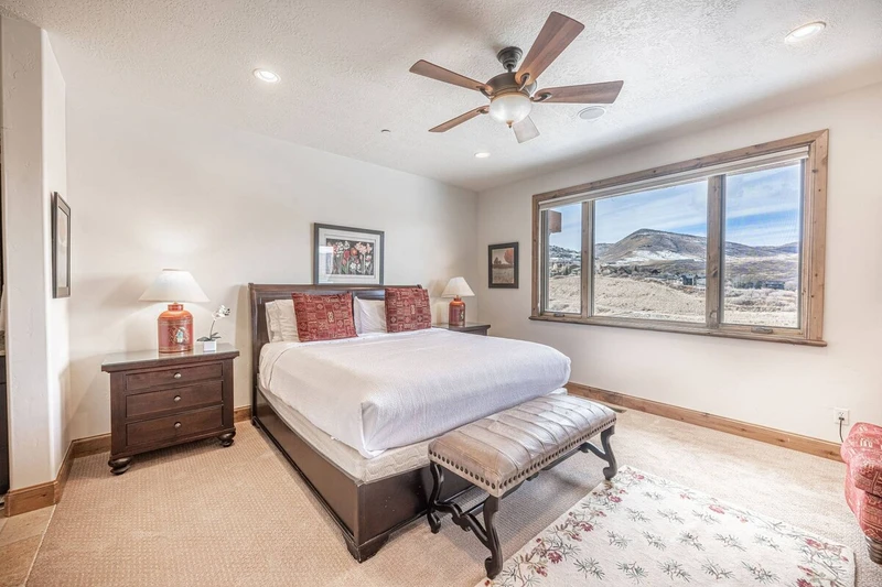 Bright and Spacious 1st Floor Primary Suite Features a Lake & Mountain Views, King Bed, HDTV w Roku, En Suite Bathroom, Mountain Views