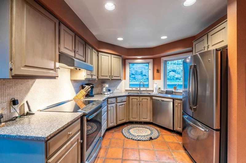 Updated Chefs Kitchen w Upgraded Stainless Steel Appliances, New Cupboards, Countertops & Pantry