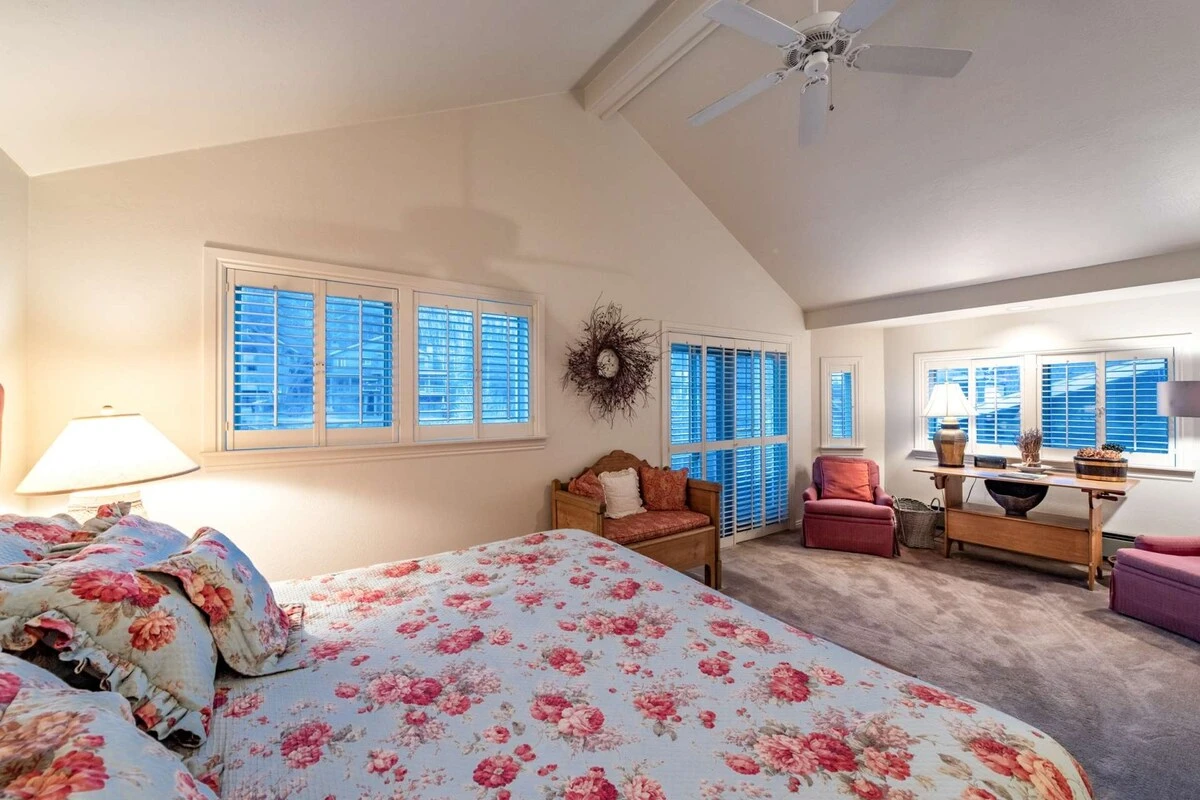 Master bedroom with king bed, lounge area and en suite bathroom.
