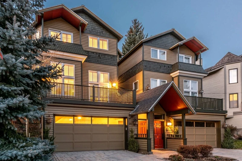 Charming 3 bedroom, 4 bath, home is located near the entrance of the prestigious Deer Valley resort