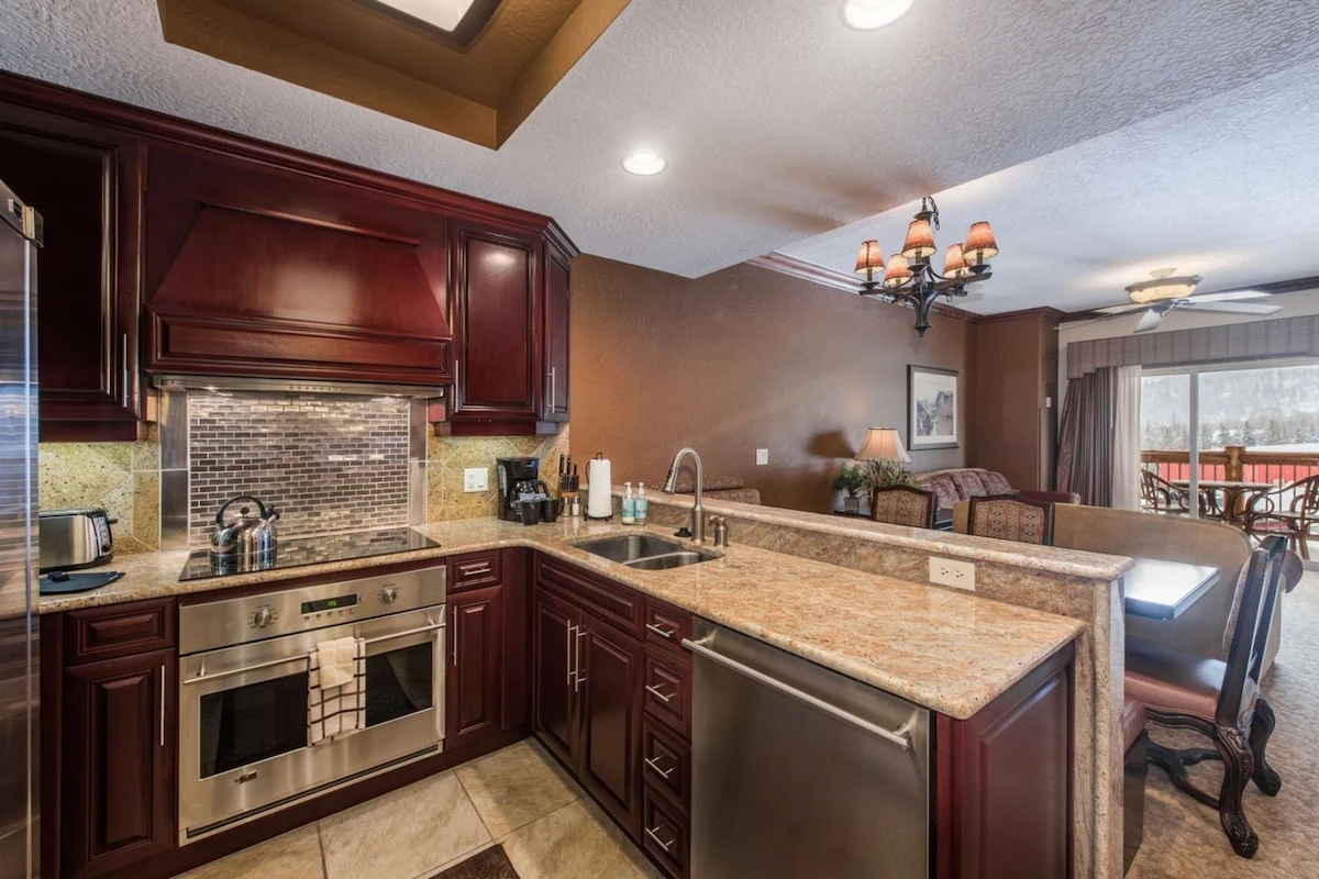Fully Updated Kitchen w Full Size Stainless Steel Appliances & Granite Counters