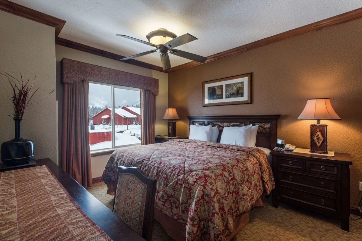 Cozy Masters Bedroom with a king size bed.