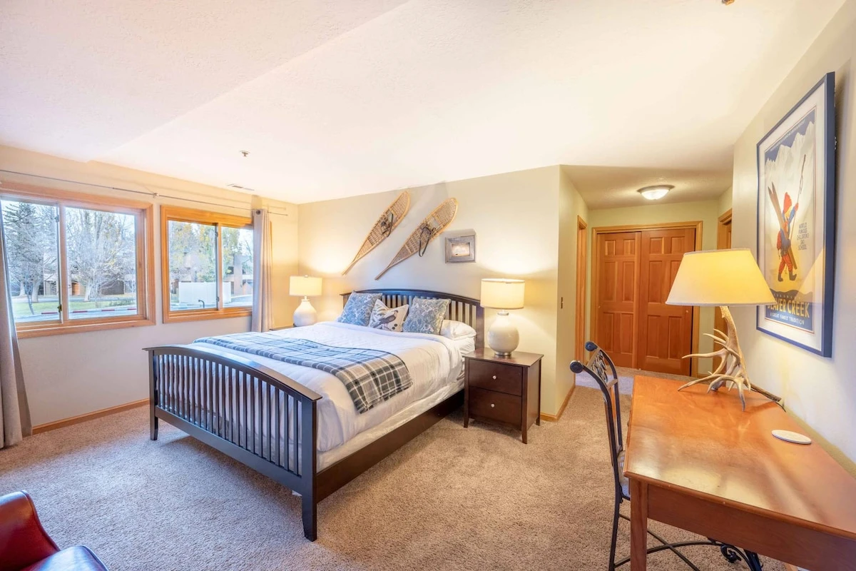The primary suite is filled with natural light! Guests will find a King bed with a high end mattress, and it features full sized closets.