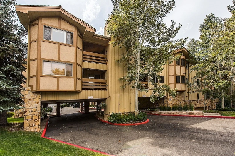 All Seasons main entrance with access to underground parking for guest use.