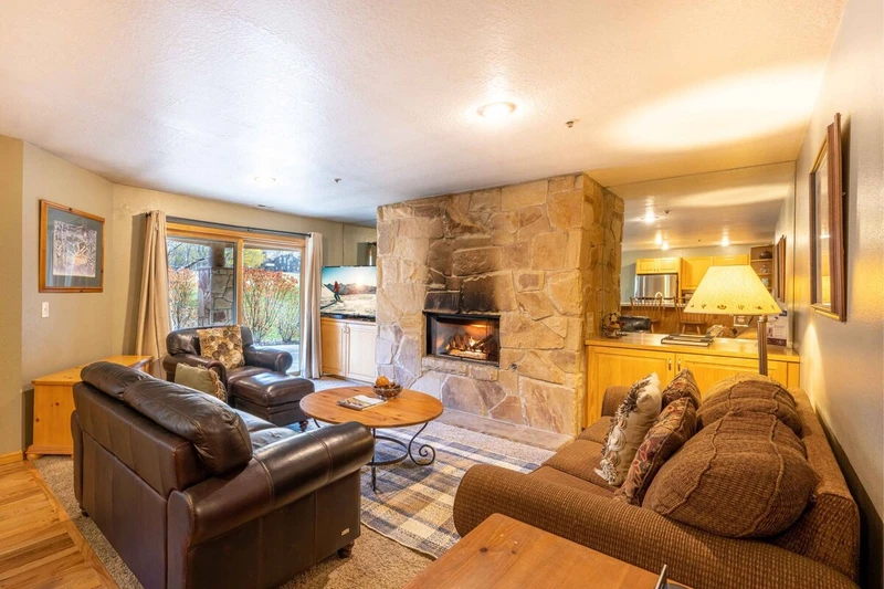The first floor location of our All Seasons home makes getting around much easier – the pool is steps away and there are no stairs